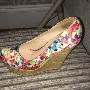 Floral wedges